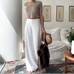 Banana Republic Perfect Off White Pant, 0
Wide leg, satin trim inside, used once